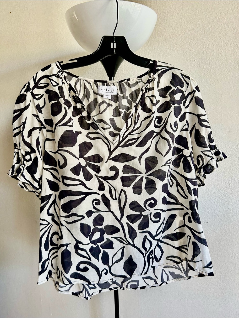 Velvet by Graham & Spencer Black & White Floral V-Neck Blouse
